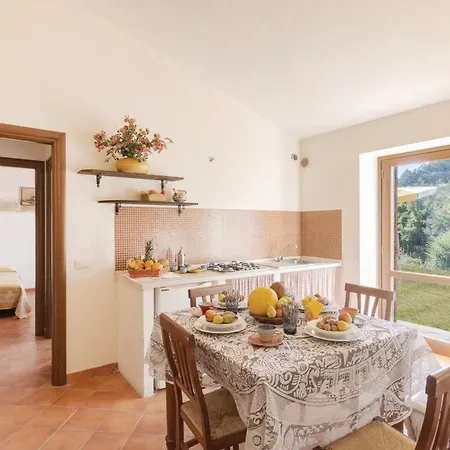 In Mit Garten By Interhome Διαμέρισμα Apecchio